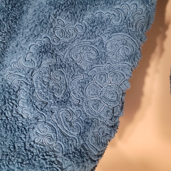 🎊HP🎉ASCEND Blue Fuzzy Pullover - Size XL - Picture 4 of 6